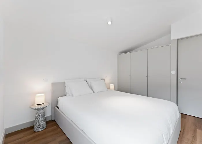 Modern 1br - Brand New Bonjardim I