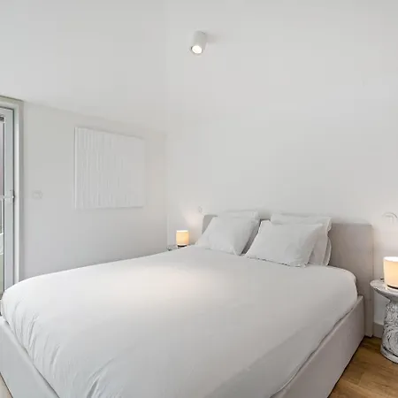 Modern 1br - Brand New Bonjardim I *