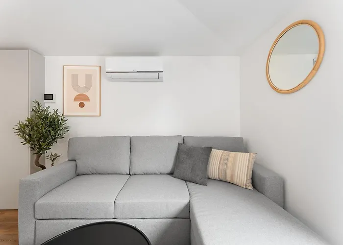 Modern 1br - Brand New Bonjardim I *