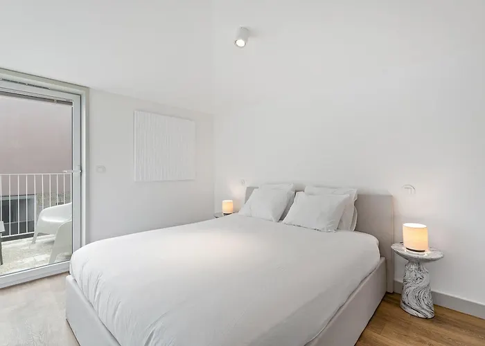 Modern 1br - Brand New Bonjardim I *